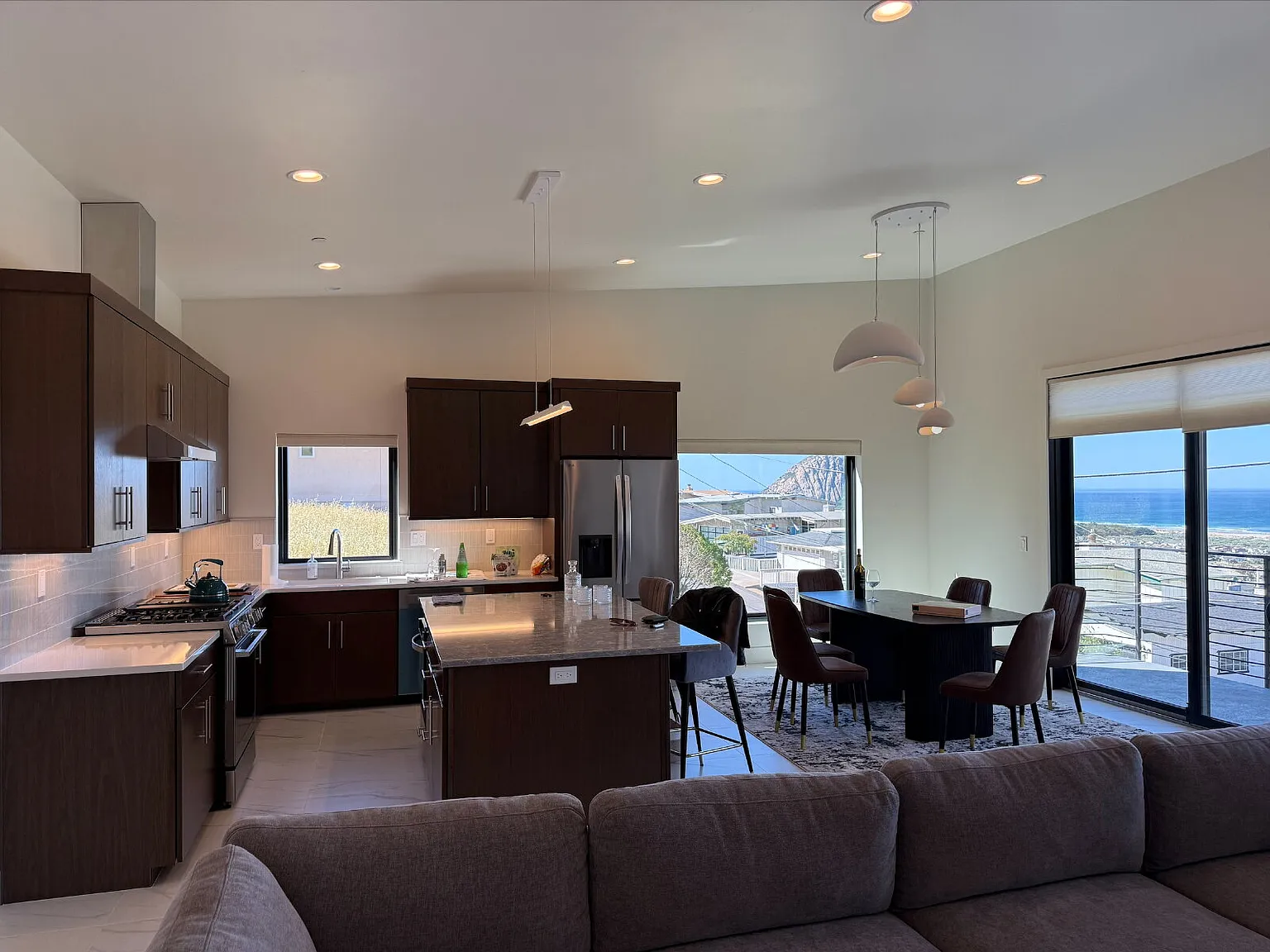 3 bed, 3.0 bath, 2150 sqft, $8,500 — Photo 3