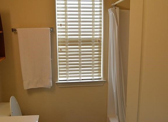 3rd image of 207 Buckhorn Dr