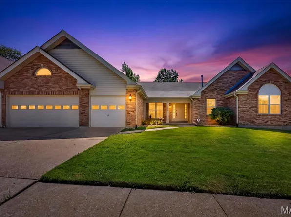 12928 Broadridge Ln, Florissant, MO 63033