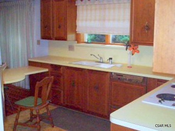 3rd image of 131 Drury Ln