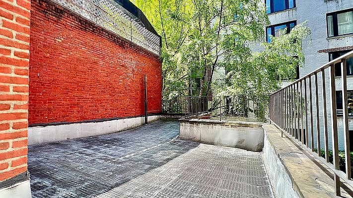 1st image of 224 W 72nd St APT 2R