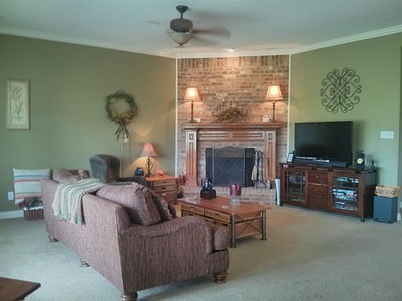 2nd image of 825 Scarlett Dr