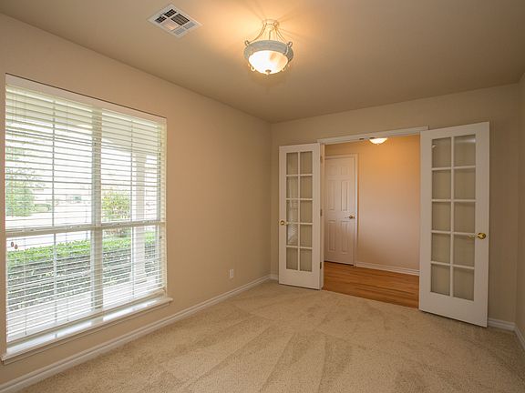 Office or bedroom for grand kids!