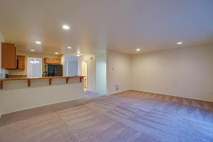 1821 NE 88th Cir — Photo 7