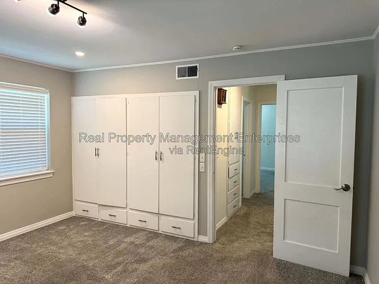 2301 N Warren Ave — Photo 25