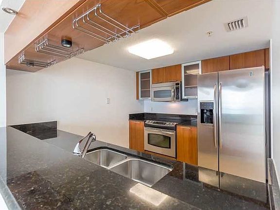 5th image of 1800 N Bayshore Dr APT 3112