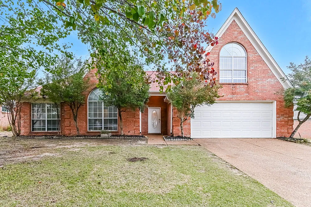 3 bed, 2.0 bath, 1737 sqft, $2,450 — Photo 1