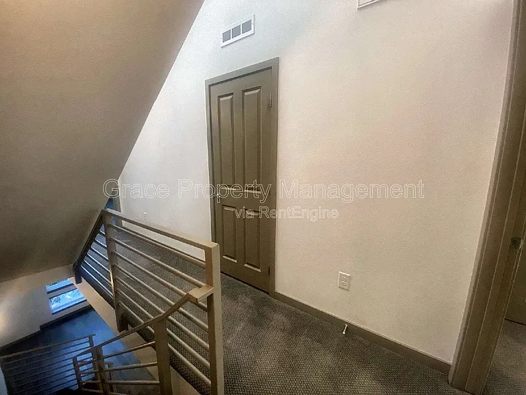 2200 Tremont Pl #6 — Photo 11