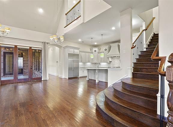 4th image of 403 Palladian Blvd