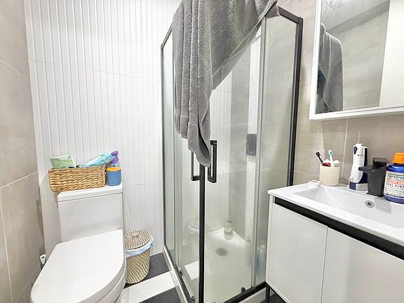 3rd image of 727 Dekalb Ave APT 3B