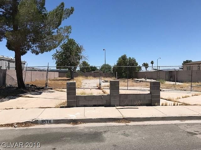 2nd image of 3578 Huerta Dr
