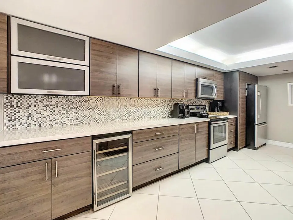 2455 Lindell Blvd #3203