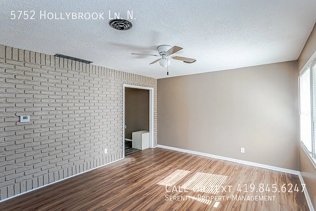 Cozy Up in Your New Home This Fall! 3BR Sylvania Home! — Photo 2