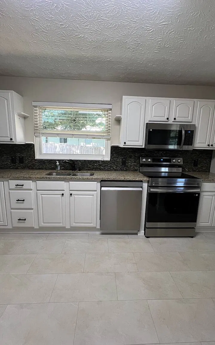 427 Howell Ave — Photo 4