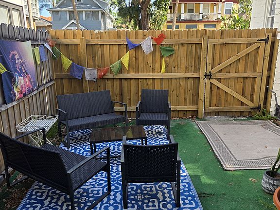 5th image of 415 10th Ave NE APT 1