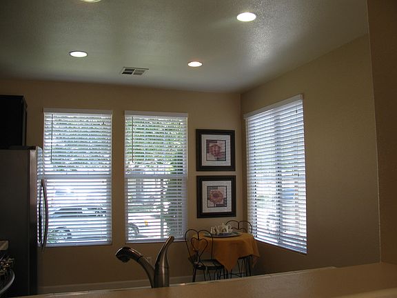 4th image of 488 Burlington Dr