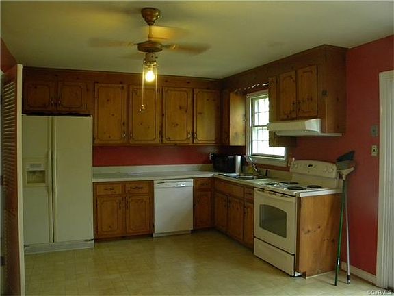 2nd image of 1800 Cambridge Ct #1800
