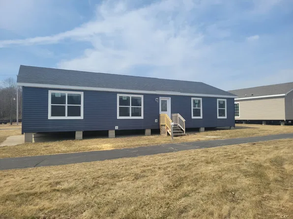 11975 Northland Dr, Cedar Springs, MI 49319