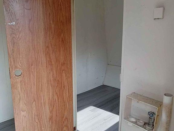 3rd image of 655 Thornton Ferry Rd #1