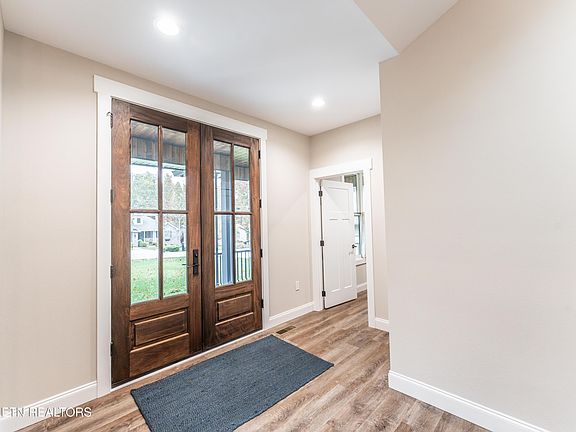 4th image of 326 Beachwood Dr