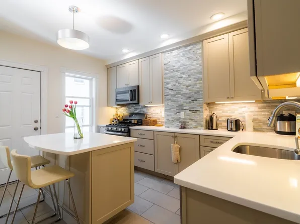 4 Hardwick St #2, Cambridge, MA 02141