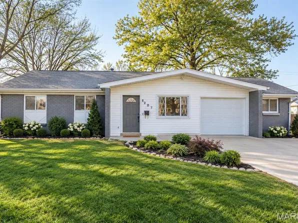 204 Allen Dr, O'Fallon, MO 63366