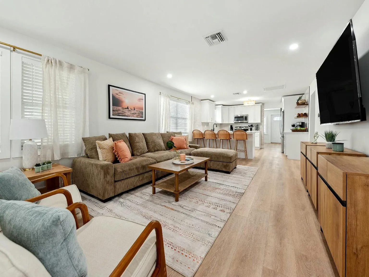 5 bed, 4.0 bath, 2781 sqft, $12,000 — Photo 3