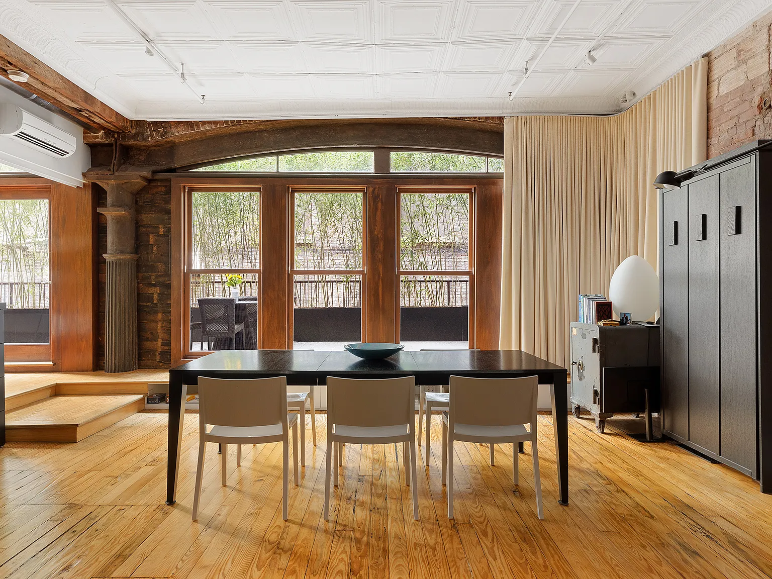 542 Broadway — Photo 1