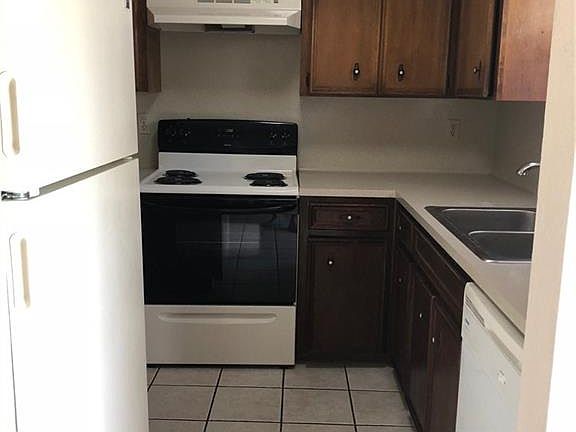 4th image of 905 E 51st St APT 204