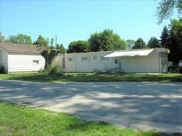 107 S West St, Carpenter, IA 50426