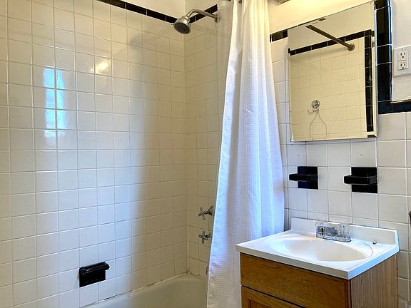 4th image of 325 Graham Ave #4B