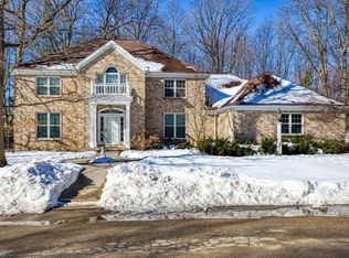 2421 Woodland Ter, Neenah, WI 54956