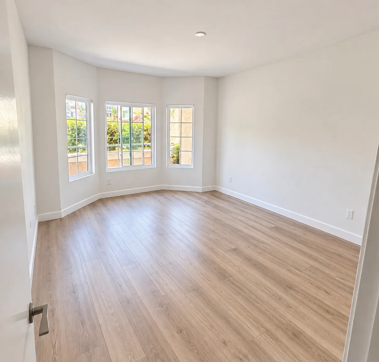2 bed, 1025 sqft, $2,995 — Photo 3
