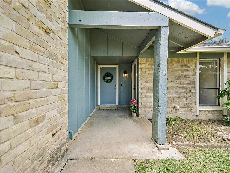 10010 Faylin Dr — Photo 3