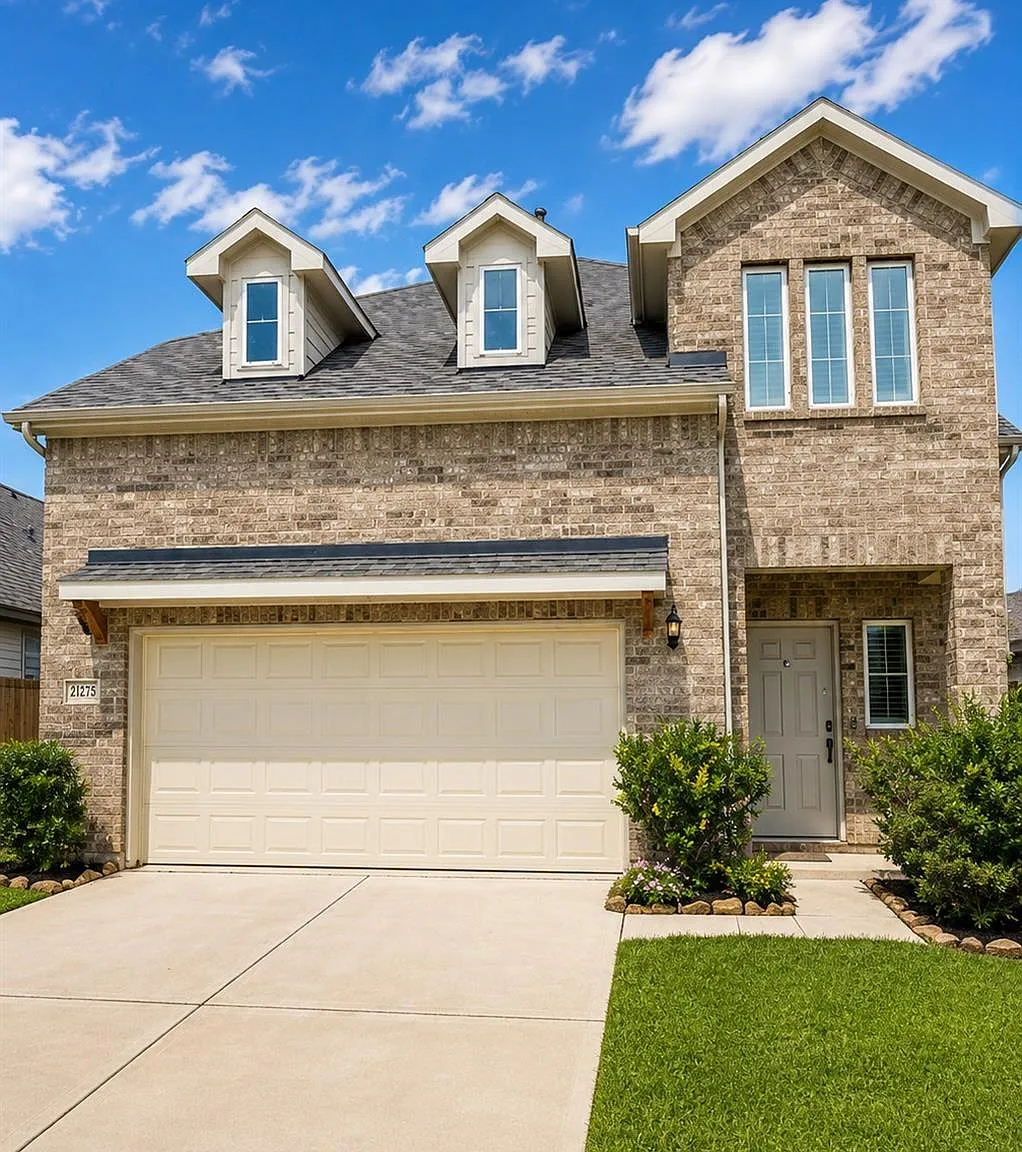 5 bed, 3.5 bath, 2335 sqft, $3,000 — Photo 1
