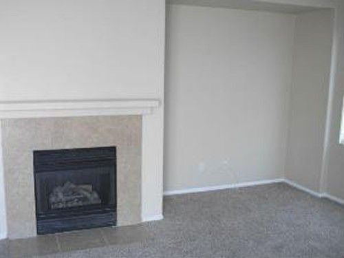 5th image of 203 Center Grove Way