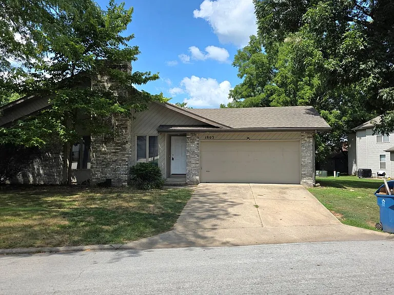 1803 N Plaza Dr — Photo 1
