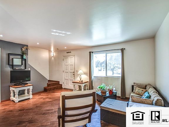 4th image of 810 E Cochise Dr #A