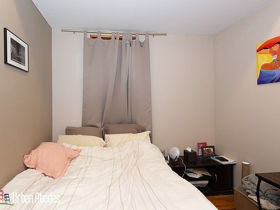 3rd image of 1307 N Greenview Ave #1A
