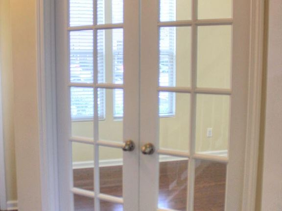 5th image of 219 Mount Evans Dr