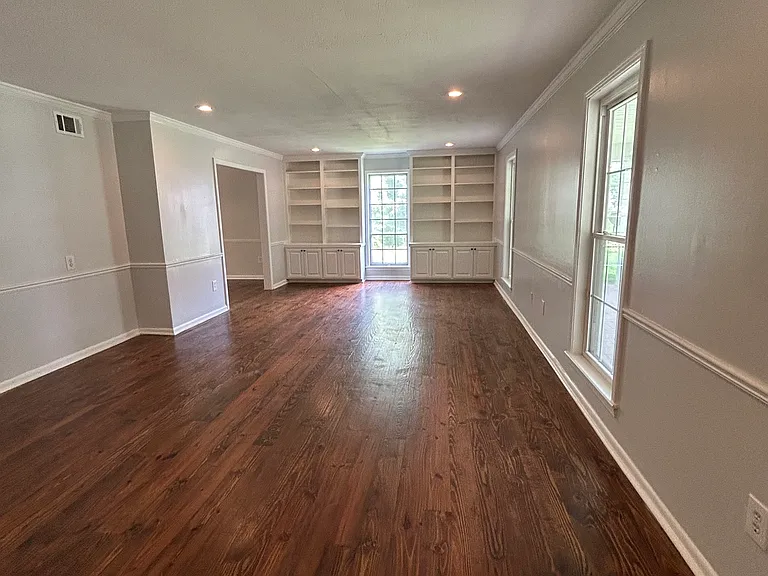5165 Shirlwood Dr — Photo 7