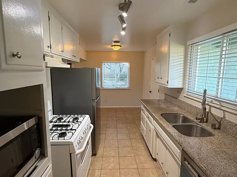 15148 Oro Grande St — Photo 27