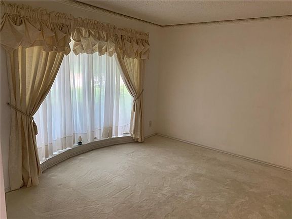 4th image of 1101 Arlena Dr