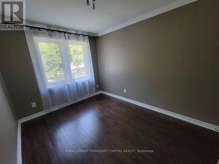 20 Mowat Cres — Photo 23