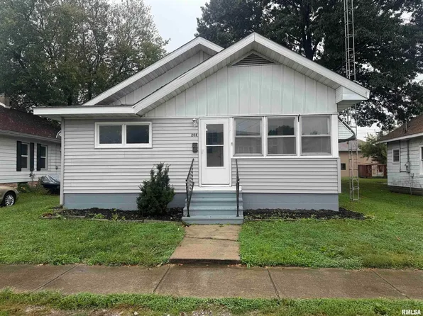 208 W Ray Ave, Christopher, IL 62822