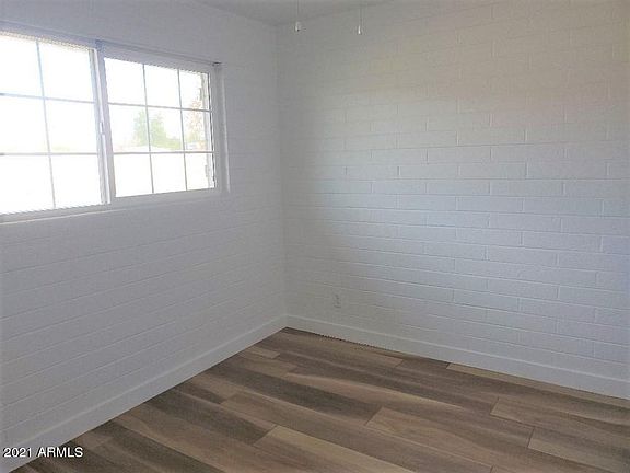 4th image of 142 N Elm St #9