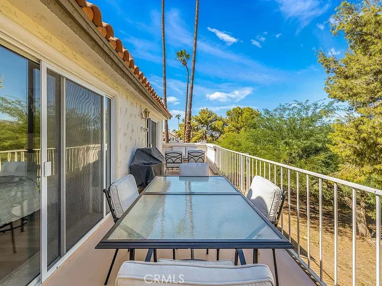 344 Vista Royale Dr — Photo 4