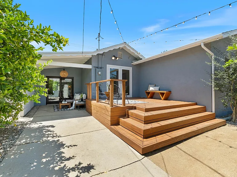 17453 Burbank Blvd — Photo 14