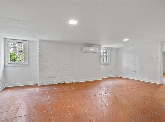 4th image of 1407 Valmont St