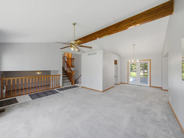 752 Rosanne St — Photo 11